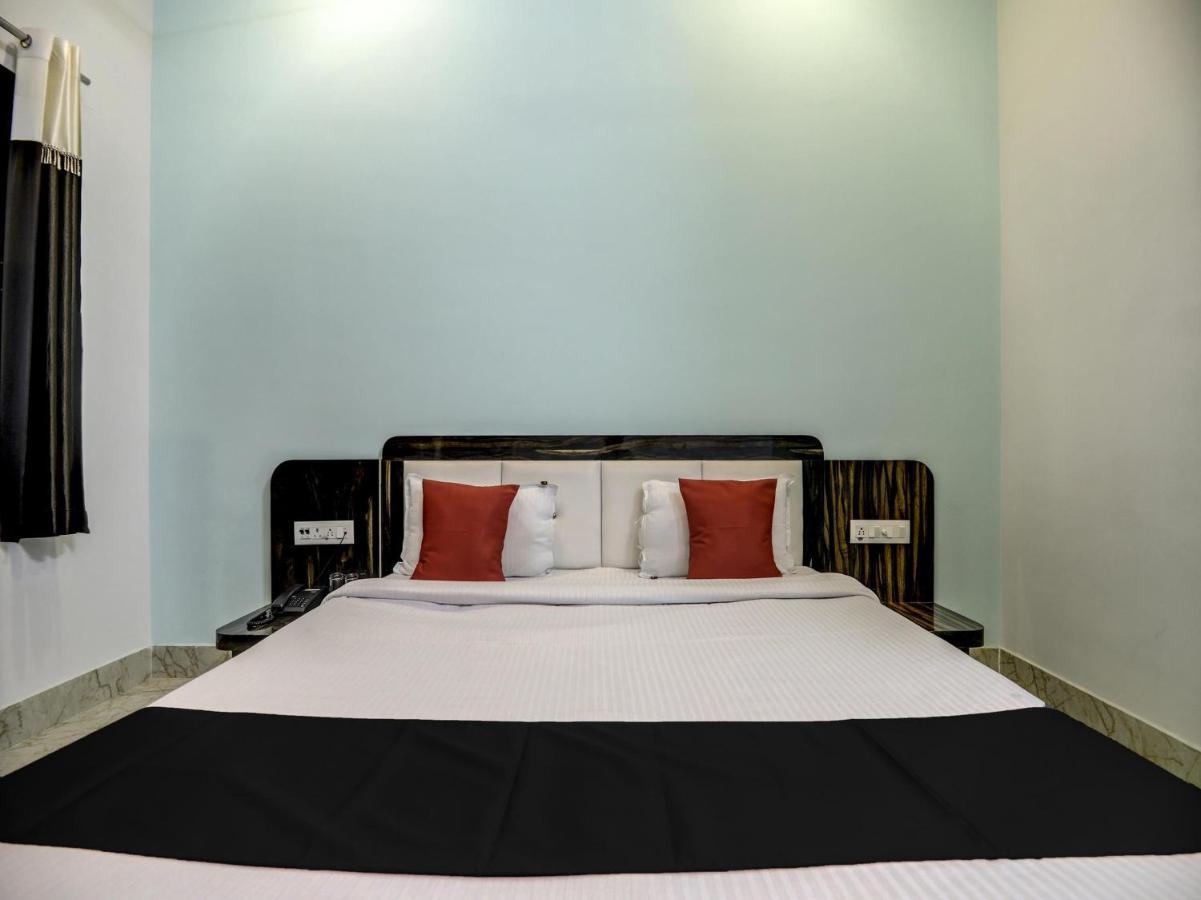 Capital O 72337 Hotel Konkan Tadka Mumbai Bagian luar foto