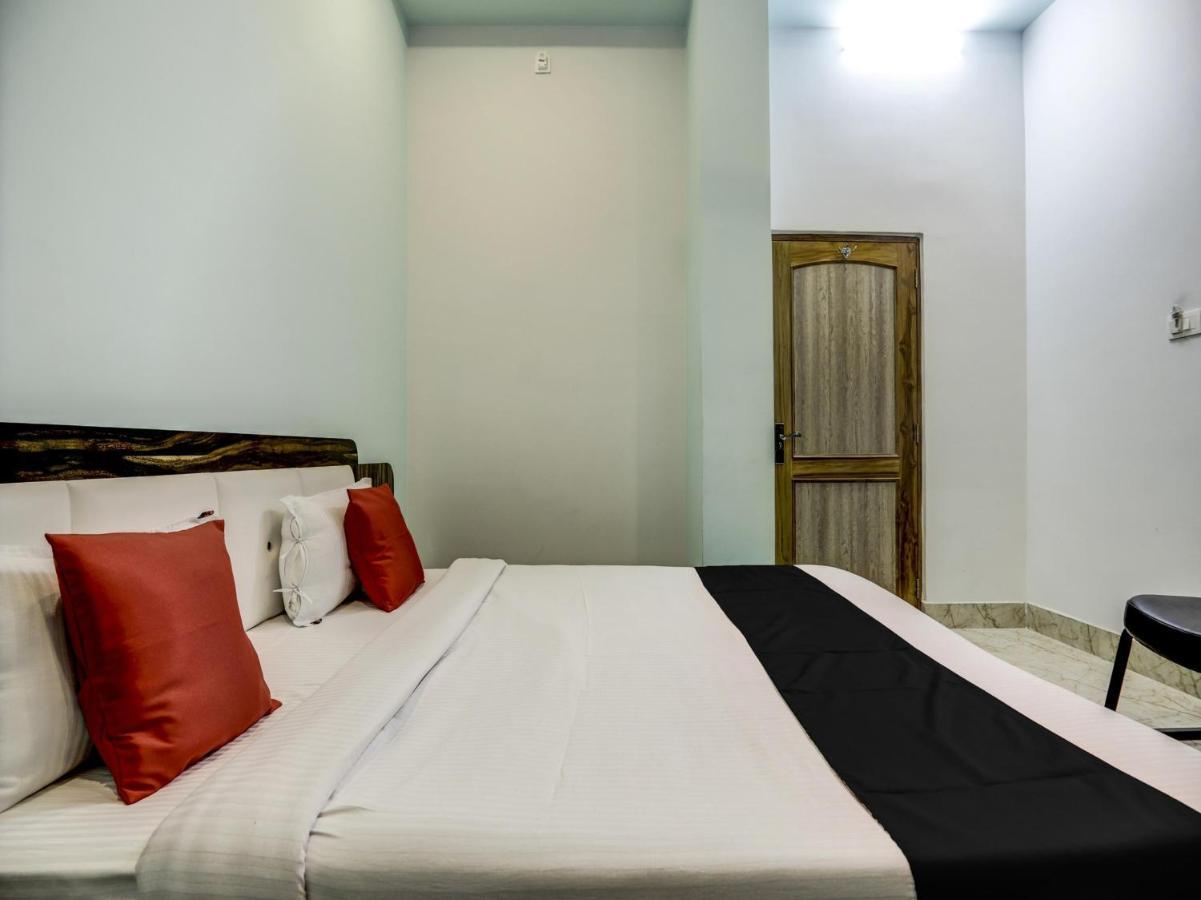 Capital O 72337 Hotel Konkan Tadka Mumbai Bagian luar foto