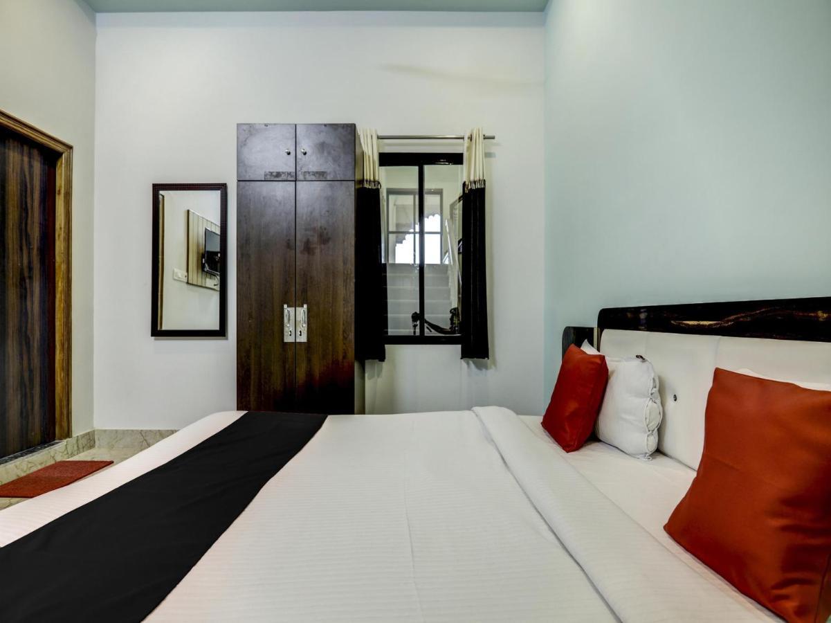 Capital O 72337 Hotel Konkan Tadka Mumbai Bagian luar foto