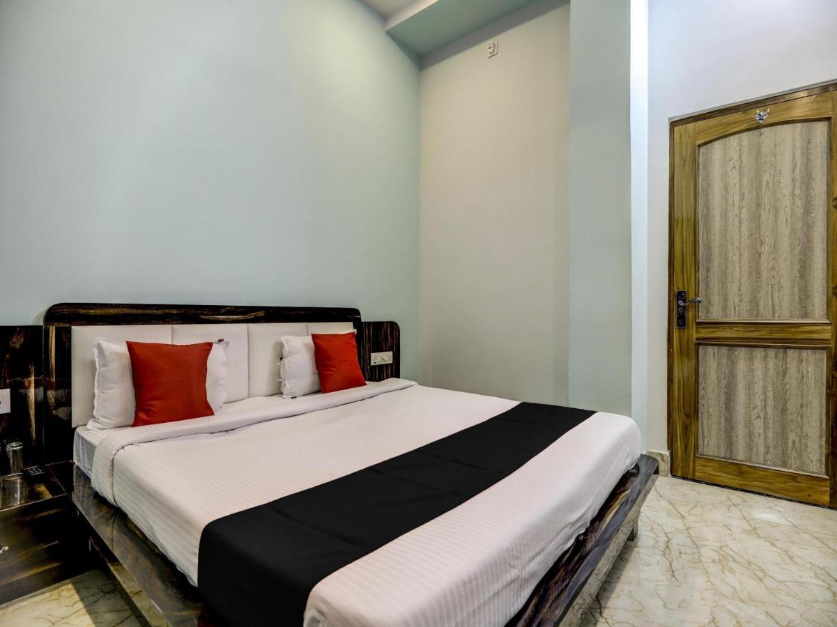 Capital O 72337 Hotel Konkan Tadka Mumbai Bagian luar foto