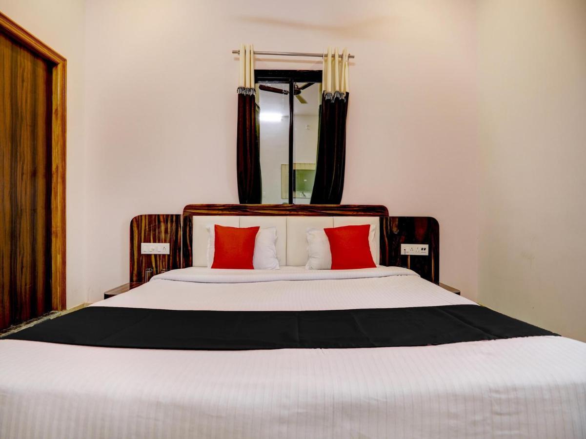 Capital O 72337 Hotel Konkan Tadka Mumbai Bagian luar foto