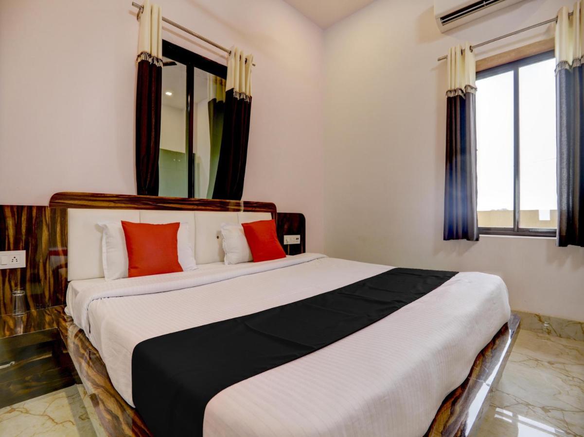 Capital O 72337 Hotel Konkan Tadka Mumbai Bagian luar foto